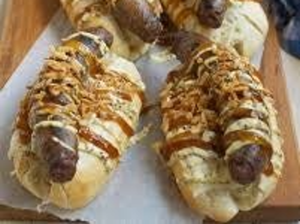 2 X 120 GRAM DUITSE BRATWURST. lekker met currysaus en brood