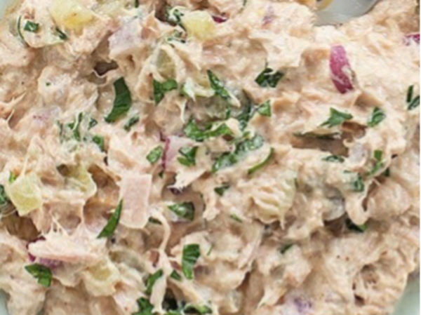 150 GRAM VERSE TONIJNSALADE. heerlijke frisse vissalade