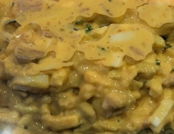 150 GRAM TOK TOK SALADE. lekkere kip salade met verse gekookte eieren