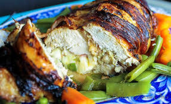 1250 GRAM KIPFILET ROLLADE. 4 - 6 personen. heerlijk gemarineerd, pan & oven klaar.