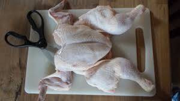1200 GRAM  HELE KIP. niet gekruide gevlinderde kip.