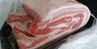 VARKENS BUIKSPEK MET ZWOERD (PORK BELLY)