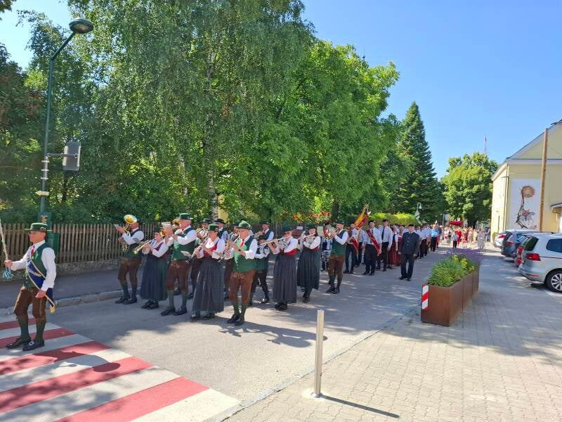 Die Pielachtaler umrahmten den Prozessionsgang.