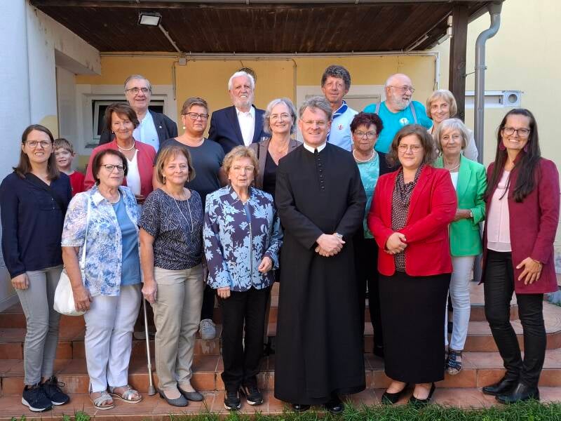 Die Mitglieder des Pfarrgemeinderates bei ihrem letzten gemeinsamen Foto mit Pfarrer P. Pirmin.