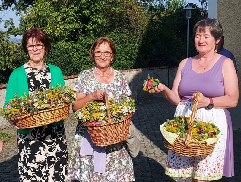 Herzlichen Dank an Resi Gaschl, Frieda Kögel und Gusti Schlögel, dass sie uns allen damit wieder Freude bereitet haben.