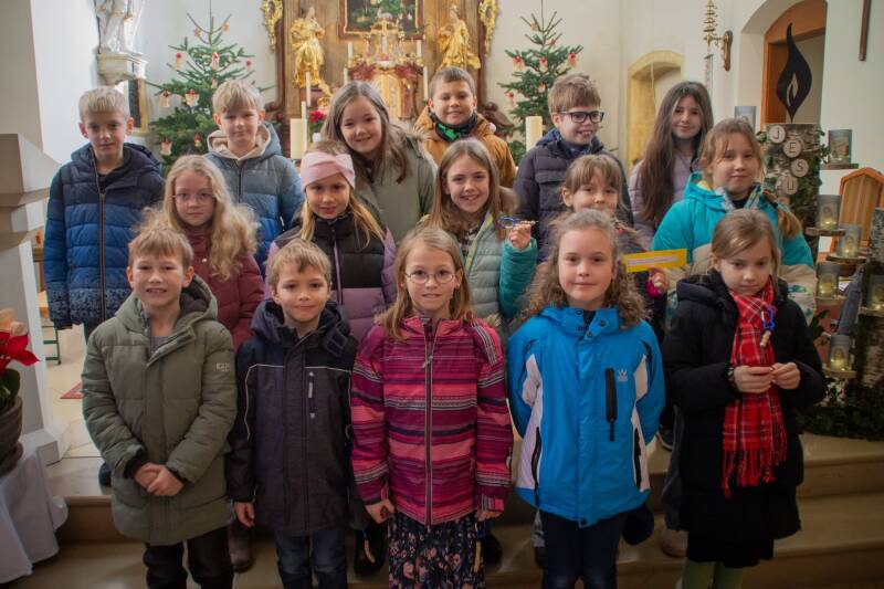 Die Erstkommunionkinder nach der Vorstellungsmesse: