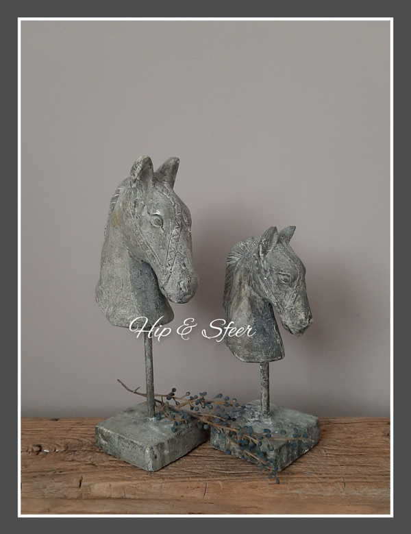 Stenen paardenhoofd L