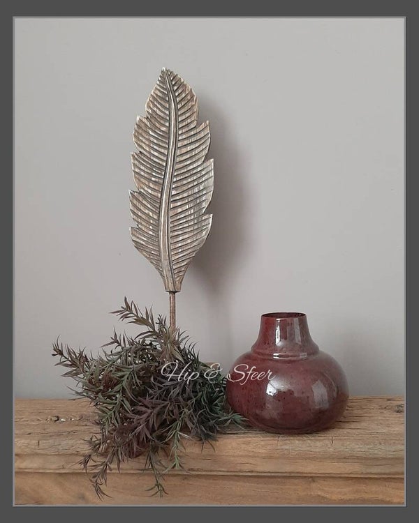 Houten Veer op voet