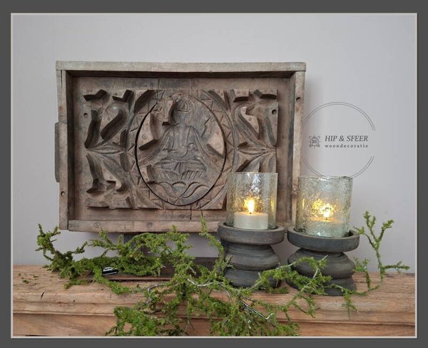 Donker houten kandelaar