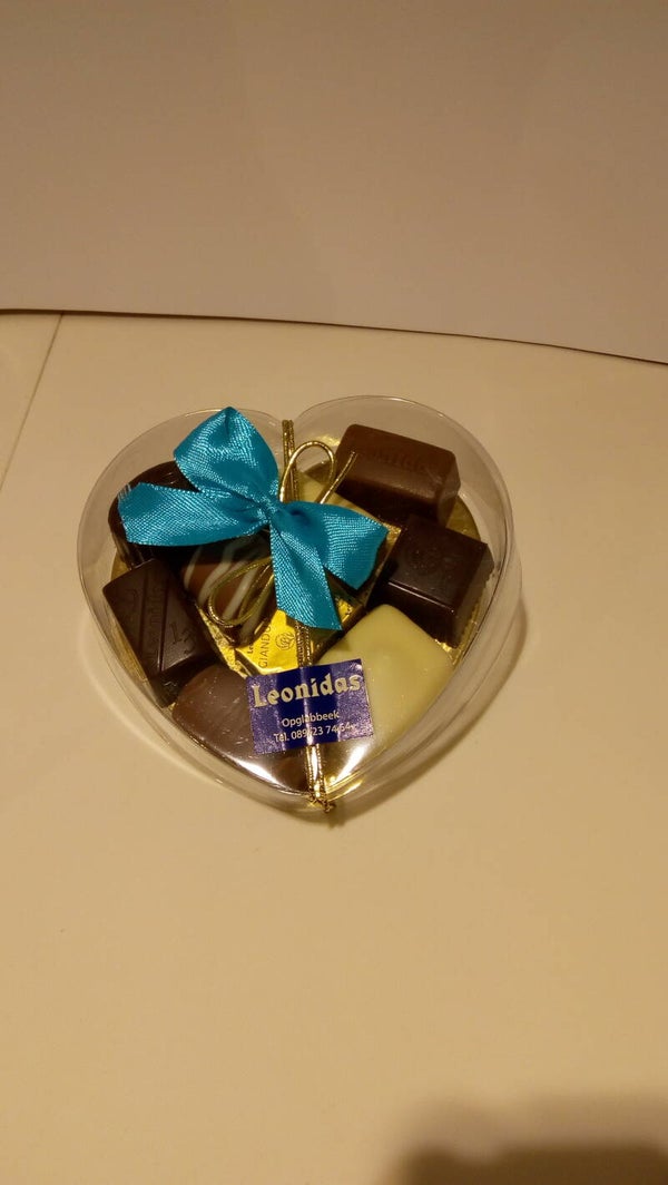 Hart met gemengde pralines