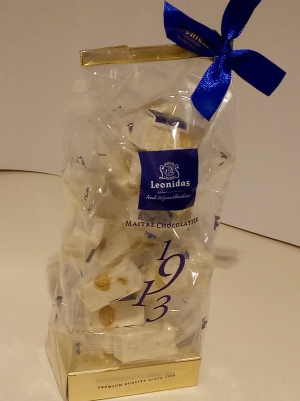 Zakje met 20 st mini nougat zacht met amandelen