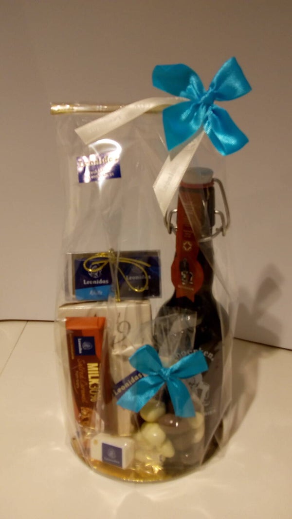 Pakket met een Belgisch biertje gevuld met vanalles lekkers