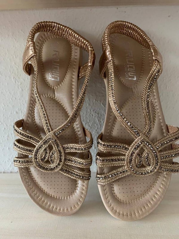 # 34 zonder sandaal met elastiek brons goud met klein strass steentje
