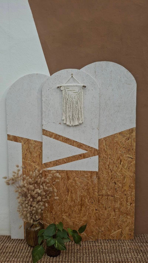 Montagne inversée 🏔️ avec fil doré_ Mini Tenture murale en macramé