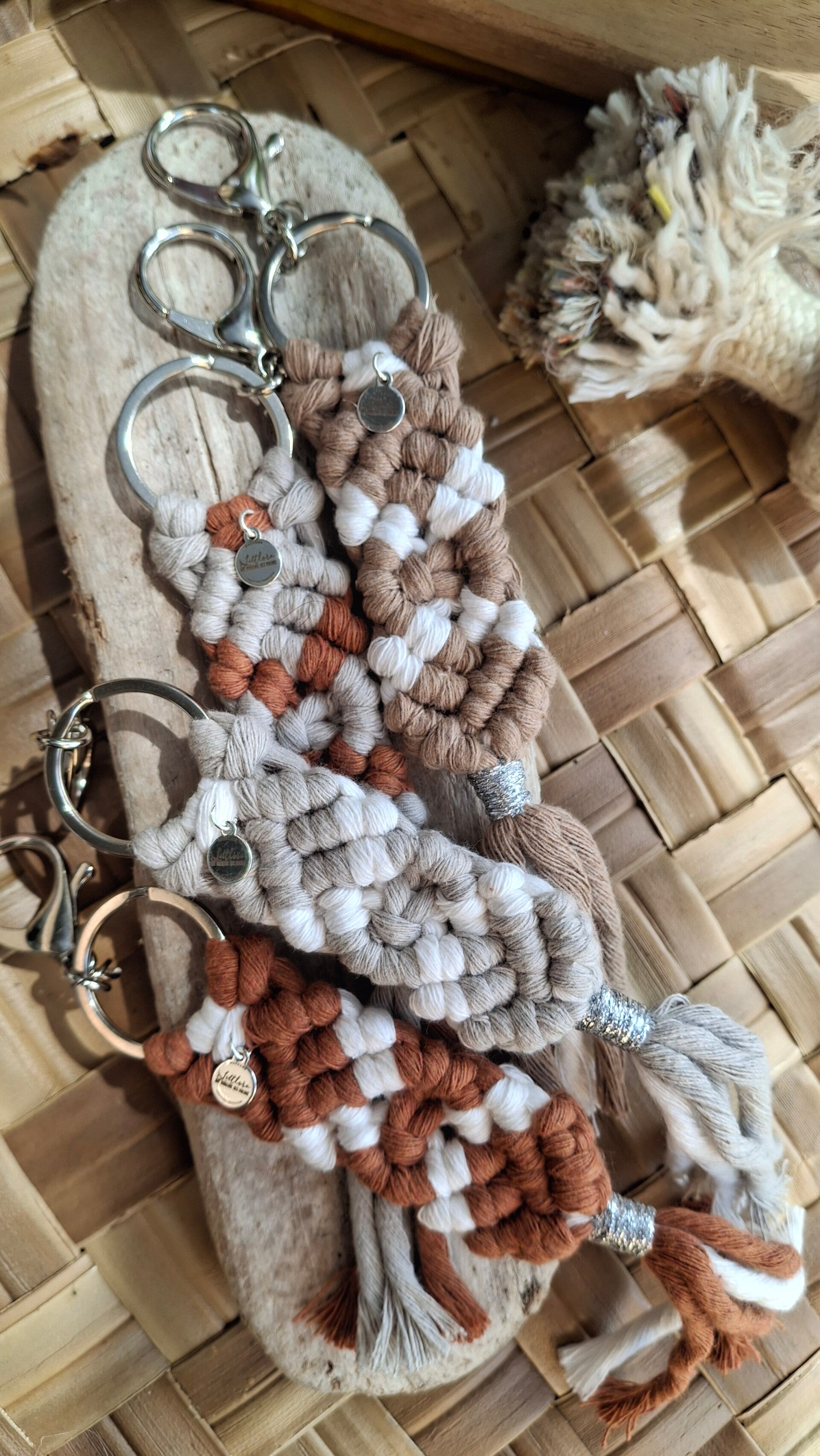 Porte-clés Macramé Fait Main –Bicolore diamant | Bijoux de Sac Artisanaux | Littlvro Nantes