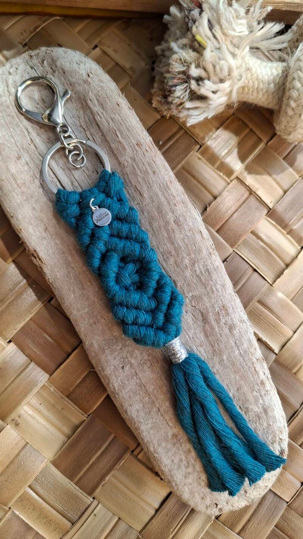 Porte-clés Macramé Fait Main – Canard diamant| Bijoux de Sac Artisanaux | Littlvro Nantes