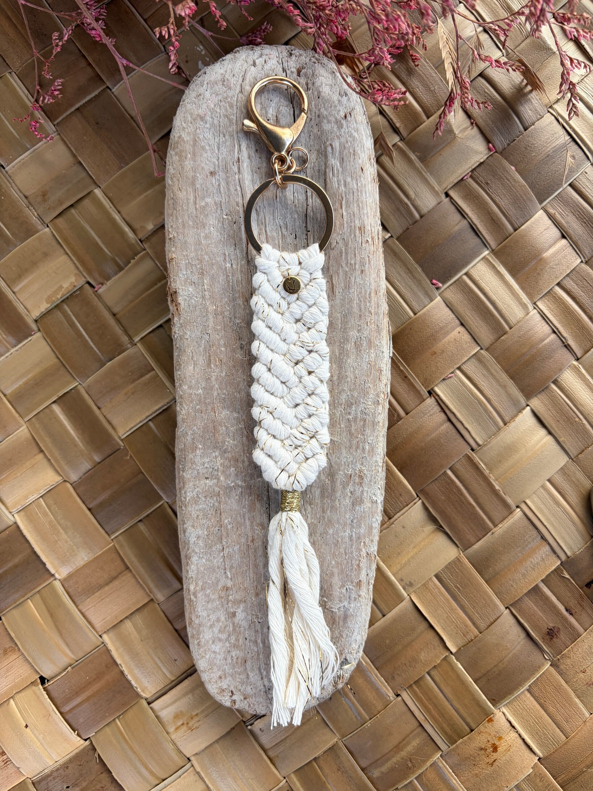 Porte-clés Macramé Fait Main – Ecru lurex doré | Bijoux de Sac Artisanaux | Littlvro Nantes