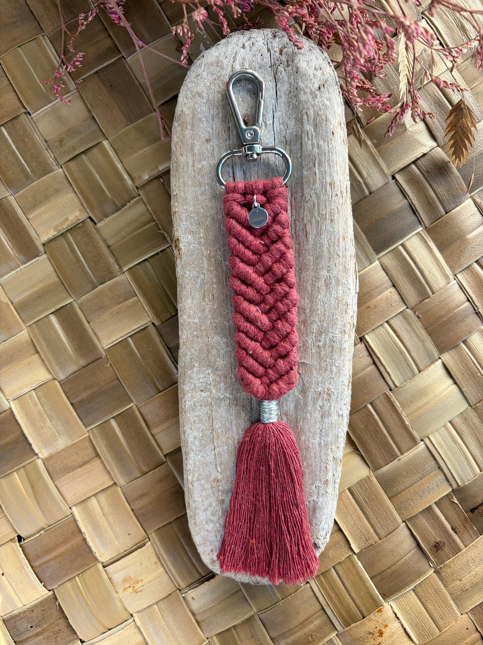 Porte-clés Macramé Fait Main – Framboise  | Bijoux de Sac Artisanaux | Littlvro Nantes