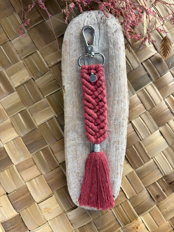 Porte-clés Macramé Fait Main – Framboise  | Bijoux de Sac Artisanaux | Littlvro Nantes