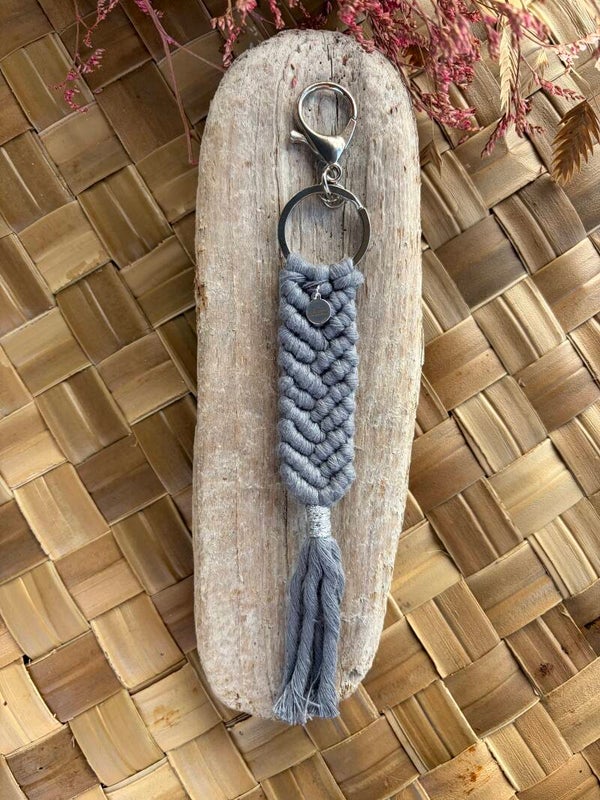 Porte-clés Macramé Fait Main –  Gris clair| Bijoux de Sac Artisanaux | Littlvro Nantes