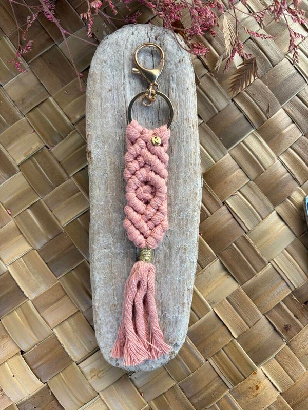 Porte-clés Macramé Fait Main – Rose Poudré diamant | Bijoux de Sac Artisanaux | Littlvro Nantes
