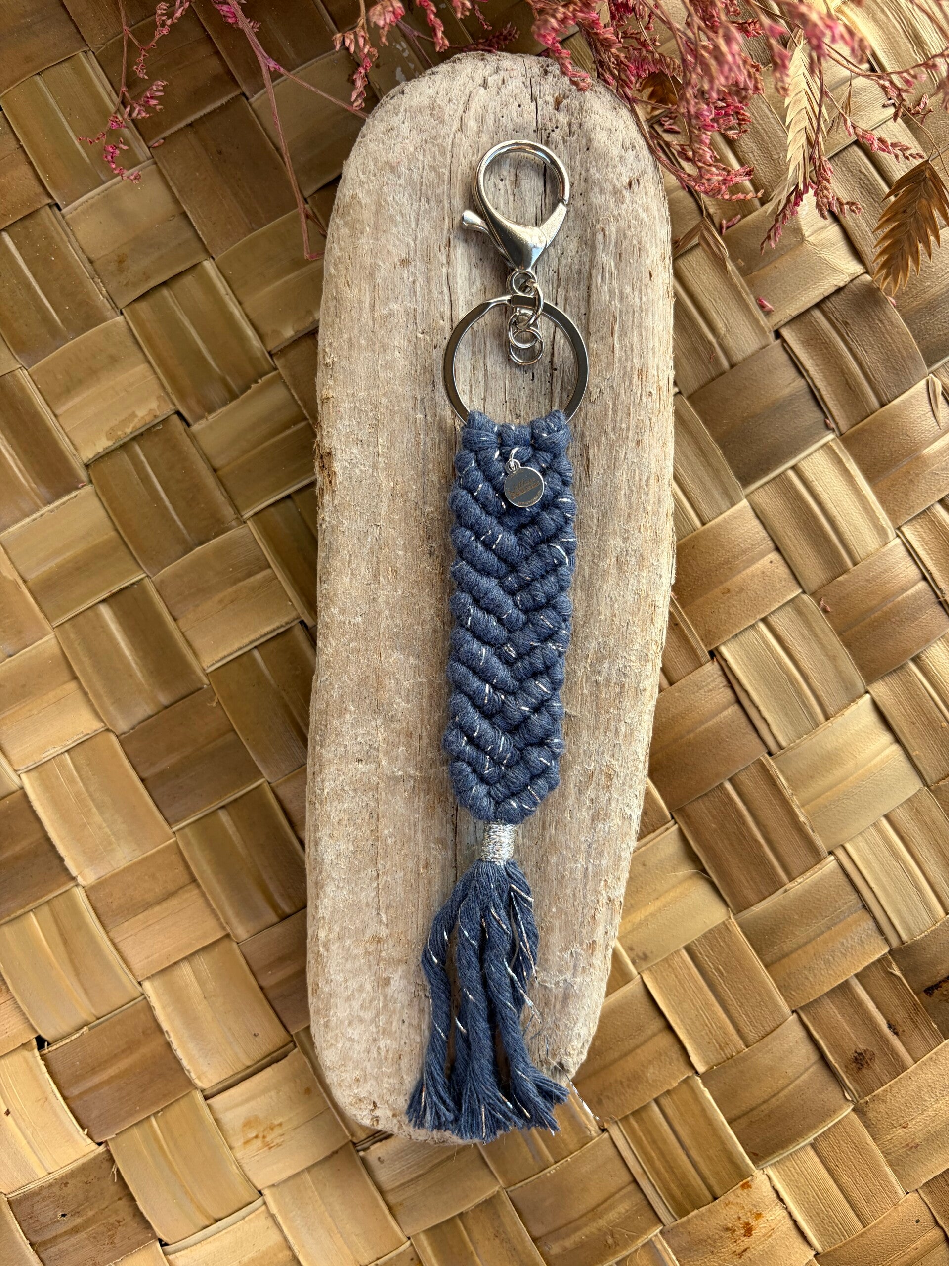 Porte-clés Macramé Fait Main –  Jean Lurex argenté| Bijoux de Sac Artisanaux | Littlvro Nantes