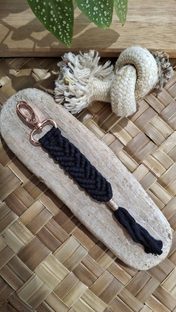 Porte-clés Macramé Fait Main –  Noir| Bijoux de Sac Artisanaux | Littlvro Nantes