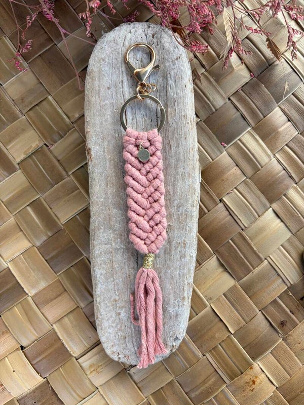 Porte-clés Macramé Fait Main – Rose Poudré | Bijoux de Sac Artisanaux | Littlvro Nantes