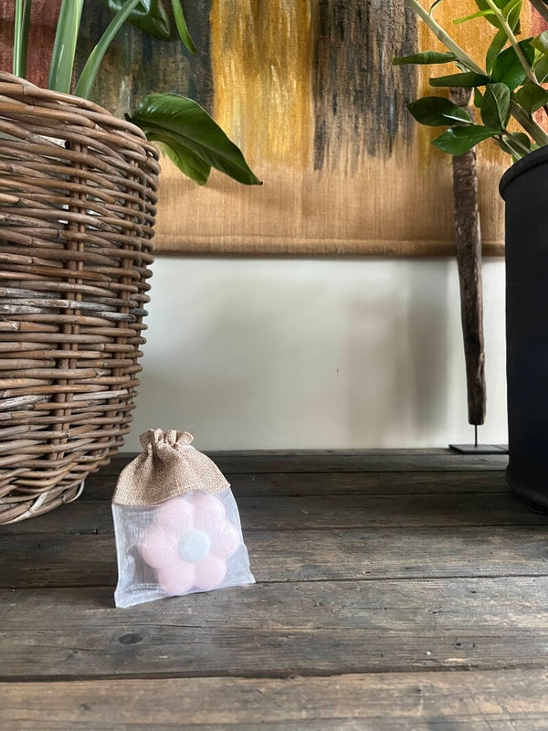 Bruisbal in jute hangzakje