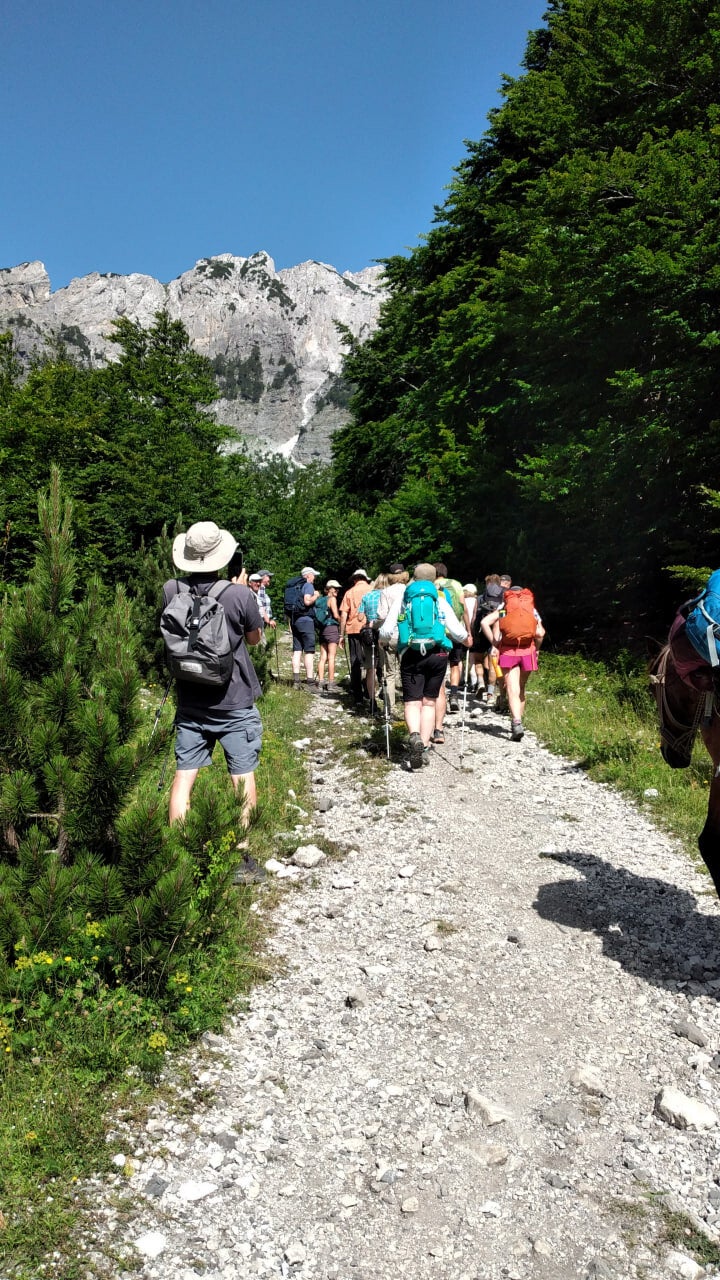 Wandergruppe Richtung Theth