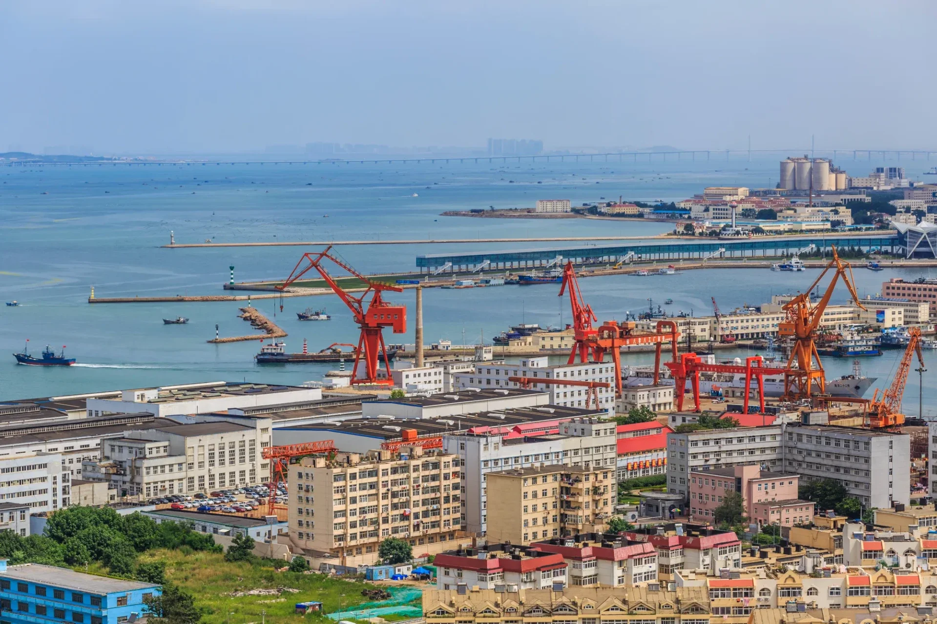 How weather and seasonality impact food export logistics to Africa and the Middle East — planning around harmattan, Ramadan demand spikes and West African rainy seasons