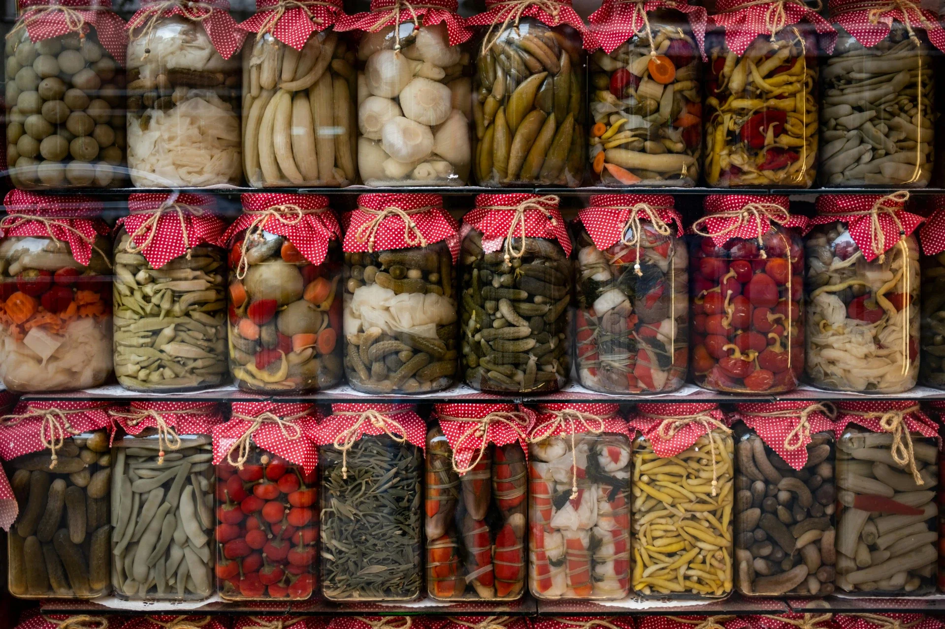 Canned food export — shelf-stable products for long-distance international shipping