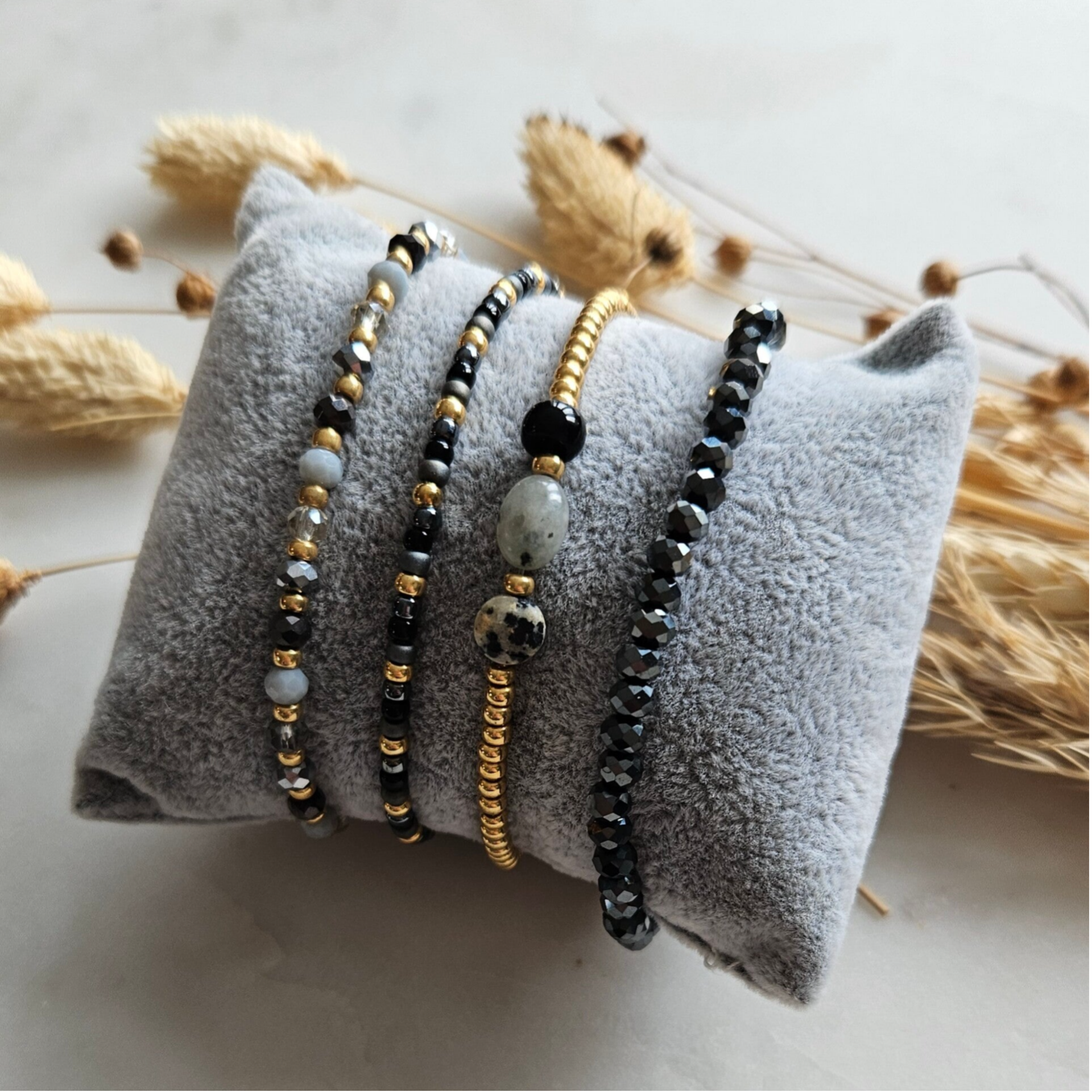 Armbanden set op elastiek (4 armbandjes) - Grijs natuursteen mix (Jaspis en Grijskwarts)