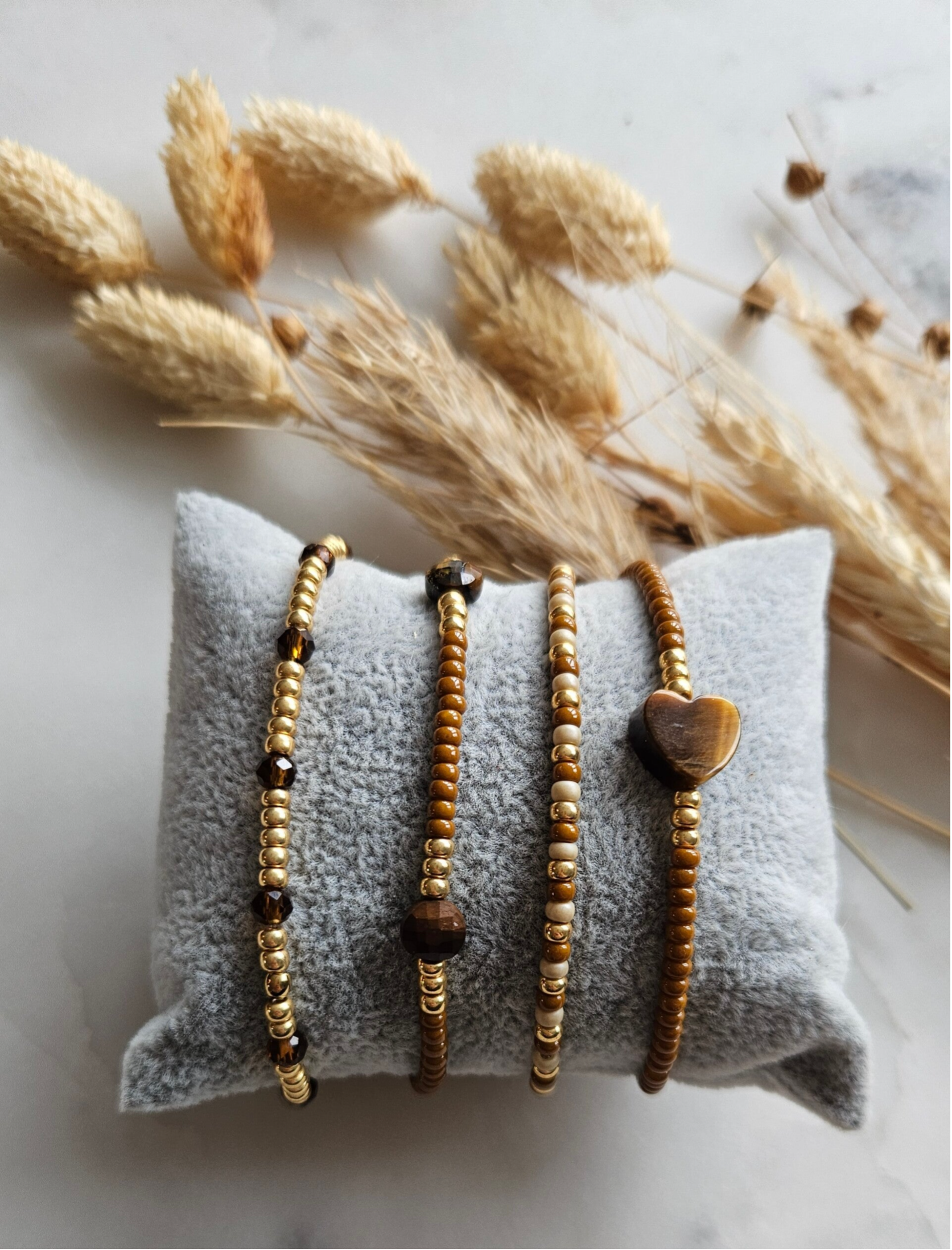 Armbanden set op elastiek (4 armbandjes) - Bruin/Tijgeroog hartje