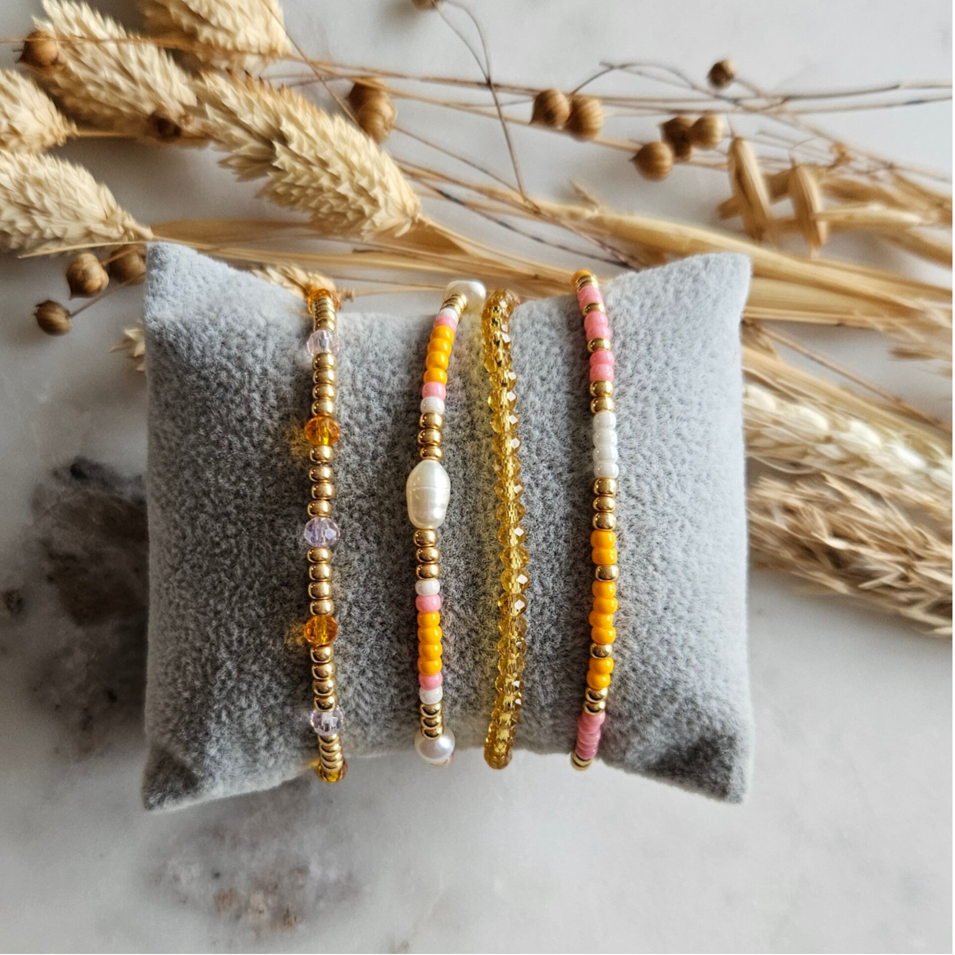 Armbanden set op elastiek (4 armbandjes) - Oranje/Roze/Goud mix