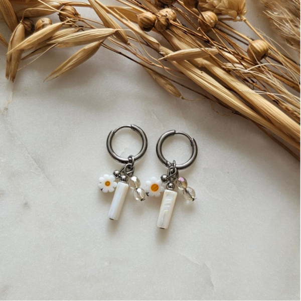 Oorbellen - zilver / white & flower