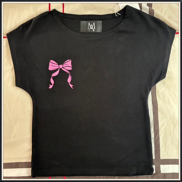 Black T-shirt pink bow