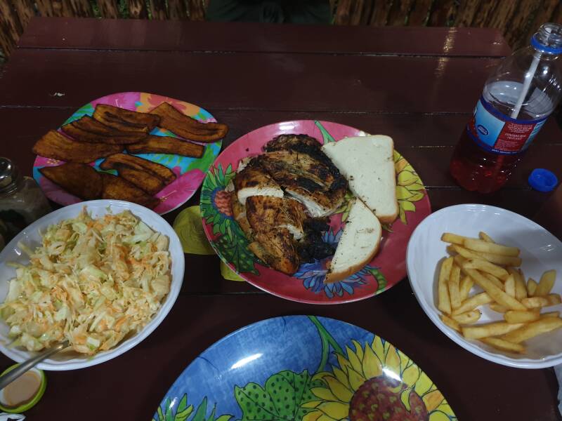 jerkchicken-jamaica-kikiarountheworld