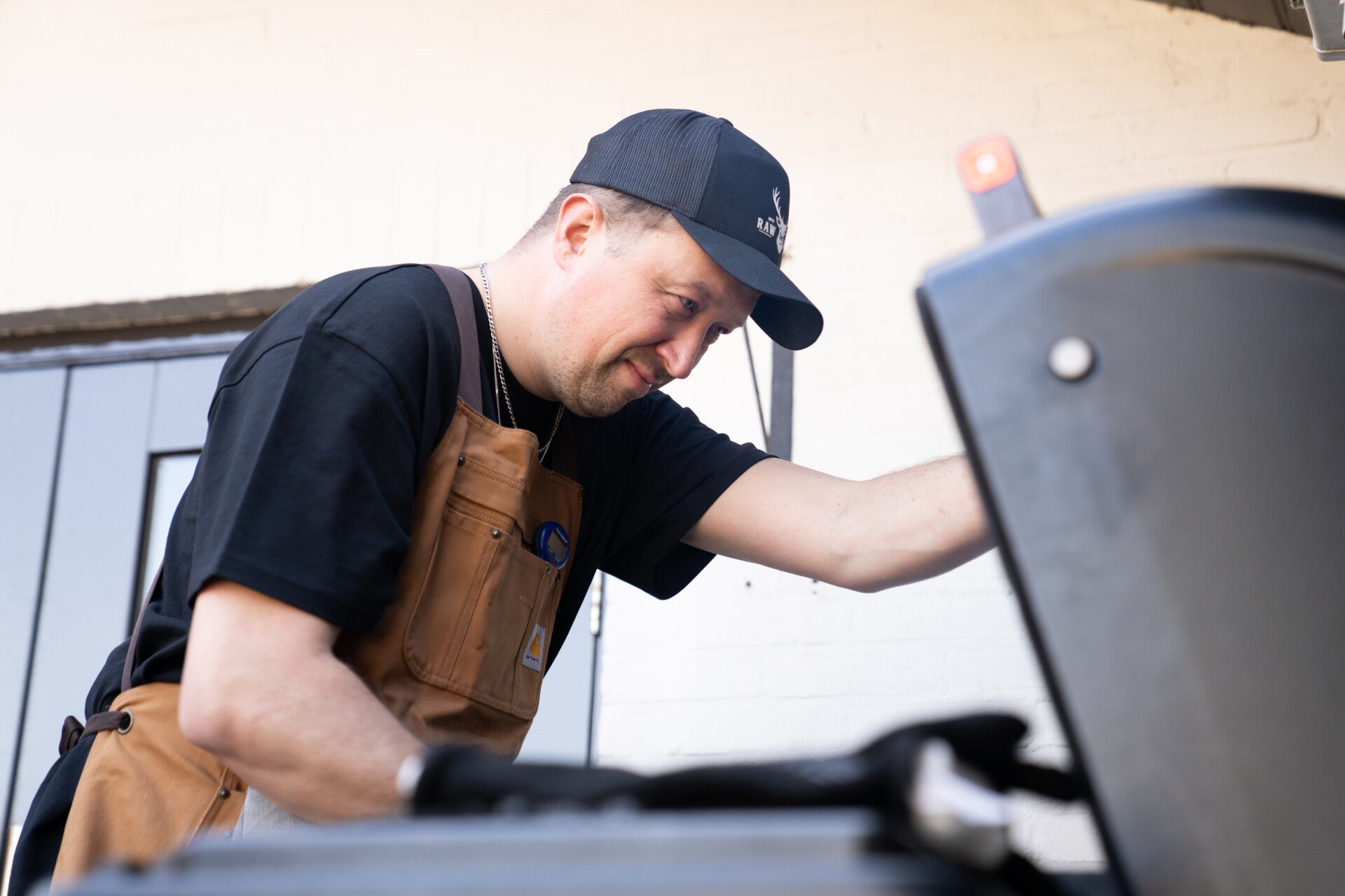 Alt= Outside skirtsteak gesneden door pitmaster Erik van Raw.n.Pure