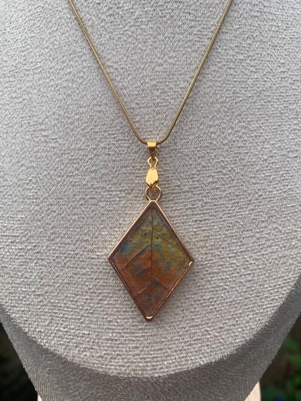 Leaf Pattern Necklace
