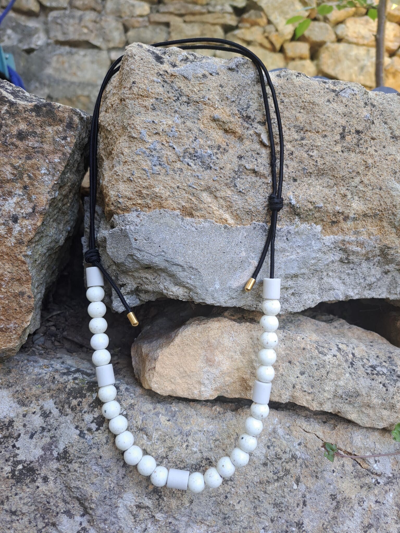 Collier anti-tique céramique EM