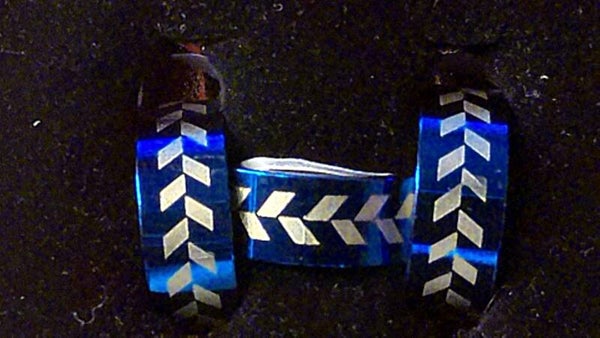 Ring Blau Motiv Ehre