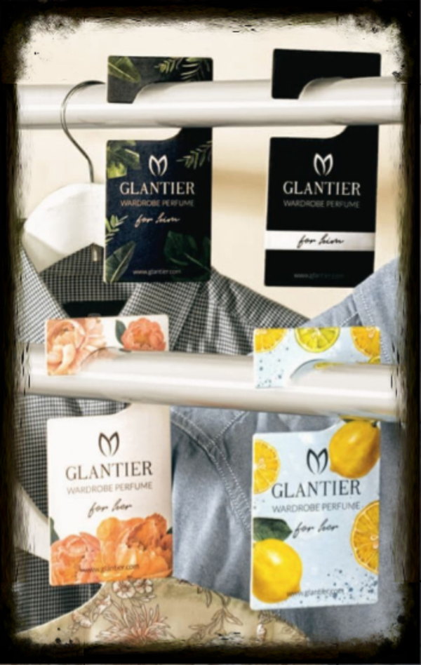 Kledinggeurhanger geïnspireerd door bekende parfumgeuren