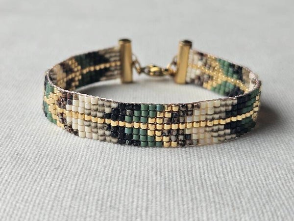 Beads by DEB handgemaakte geweven armband met Miyuki Kralen stainless steel – Groen Goud Taupe