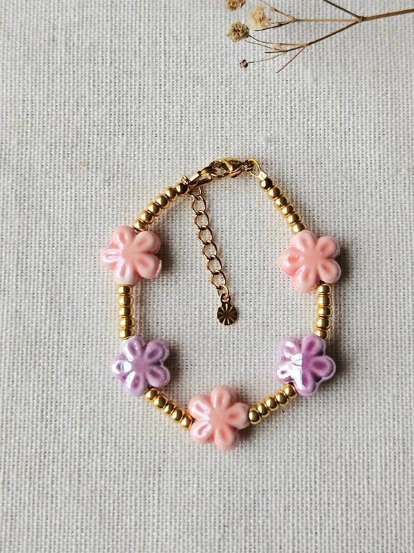 Beads by DEB Handgemaakte Armband – Miyuki Rocailles & Keramiek Bloemetje met Stainless Steel Slotje