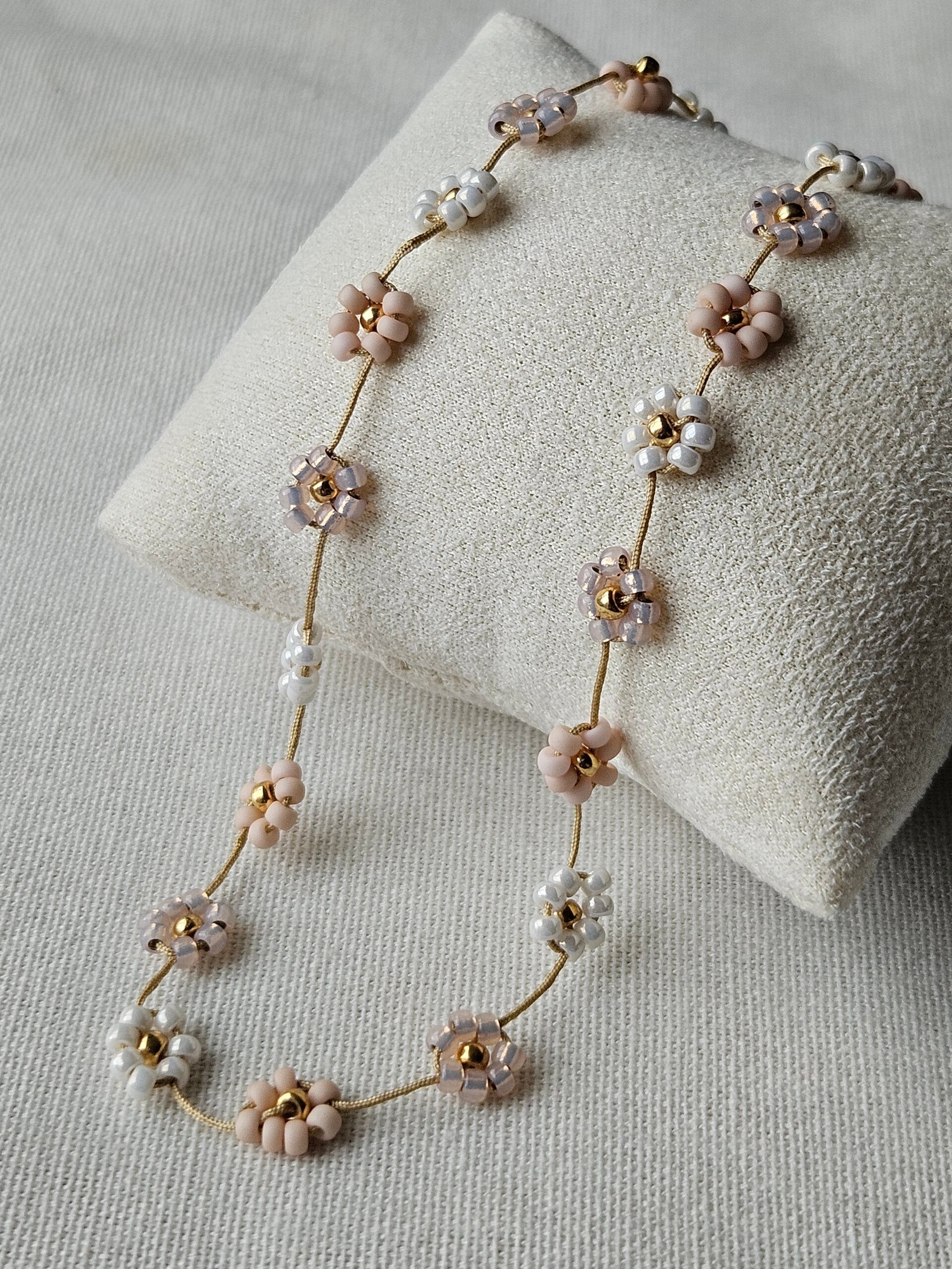 Beads by DEB handgemaakte ketting bloemetjes Miyuki glaskralen