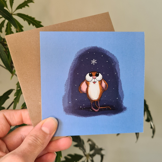 Kerstkaart: muis in de sneeuw