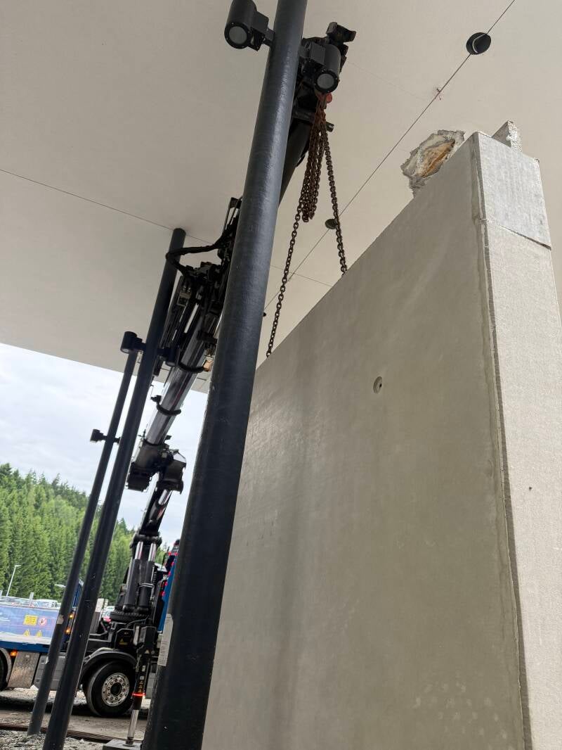 Auch wenn wenig Platz für Hebearbeiten ist, finden wir die Lösung.