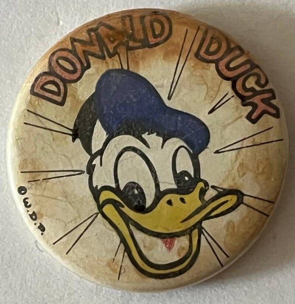 Donald Duck, older button