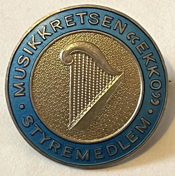 Musikkretsen Ekko Styremedlem, nål  i sølv og emalje